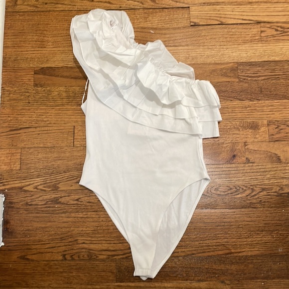 Zara Ribbed Ruffled Asymmetrical Thong Bodysuit White Size Large New - Picture 5 of 7